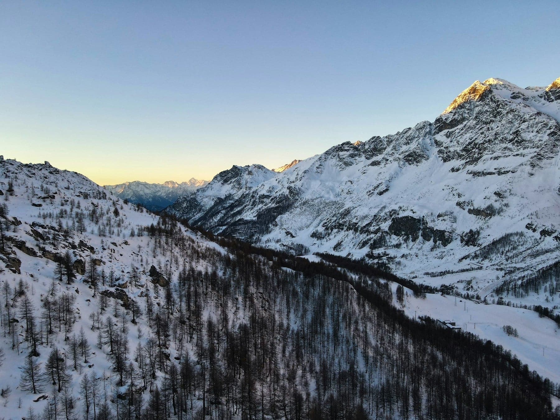 Snow-covered valley above Breuil-Cervinia at dusk