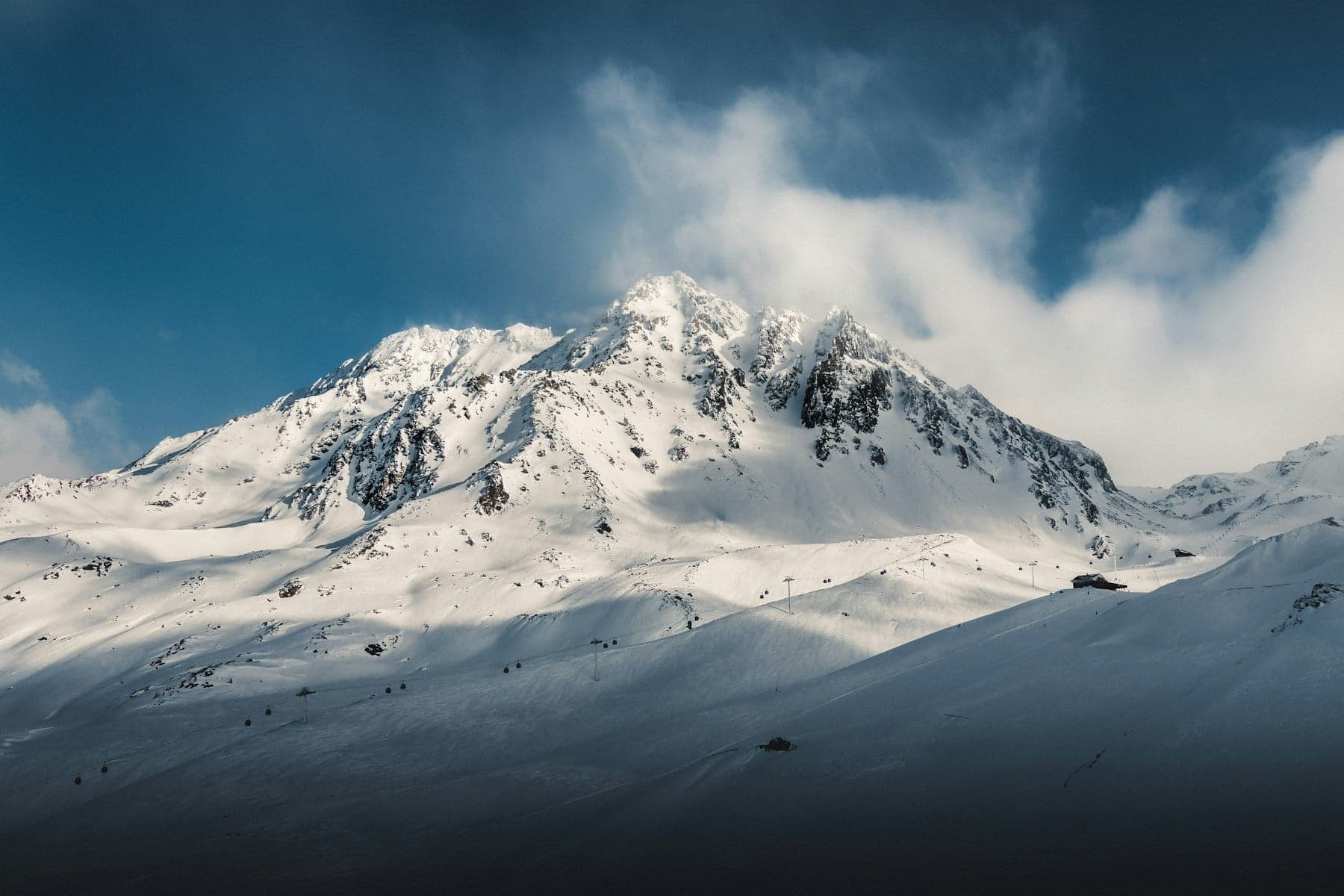 Alpine peaks above the Val Thorens ski area