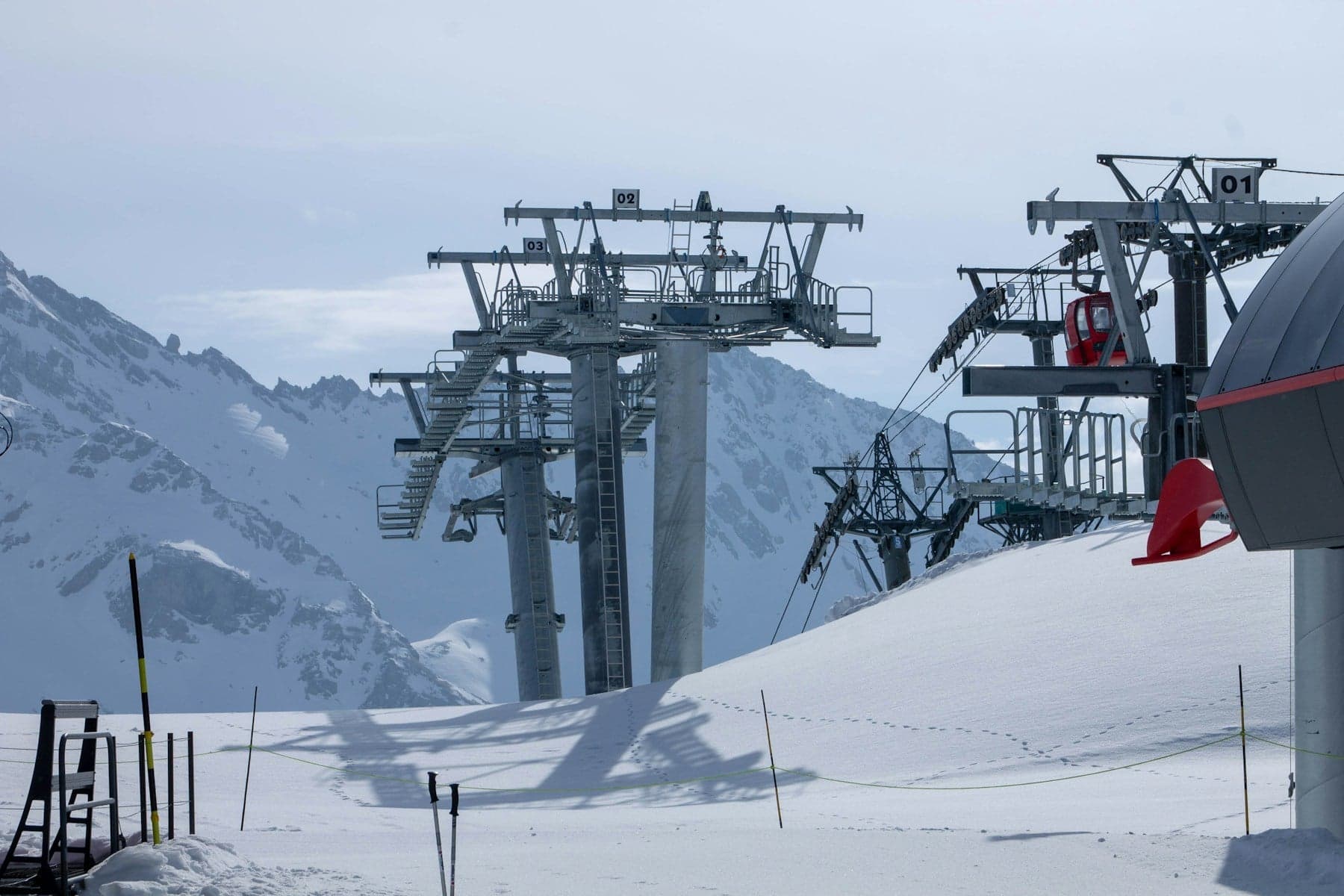 A ski lift above La Plagne Bellecôte